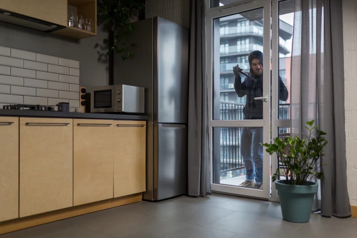 What Makes a Barrier Door Different From a Security Door? 2 Security doors are resistant to forced entry.